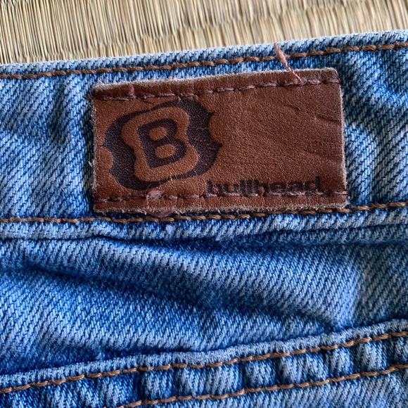 Bullhead distressed jean shorts, size 9 - Picture 5 of 9